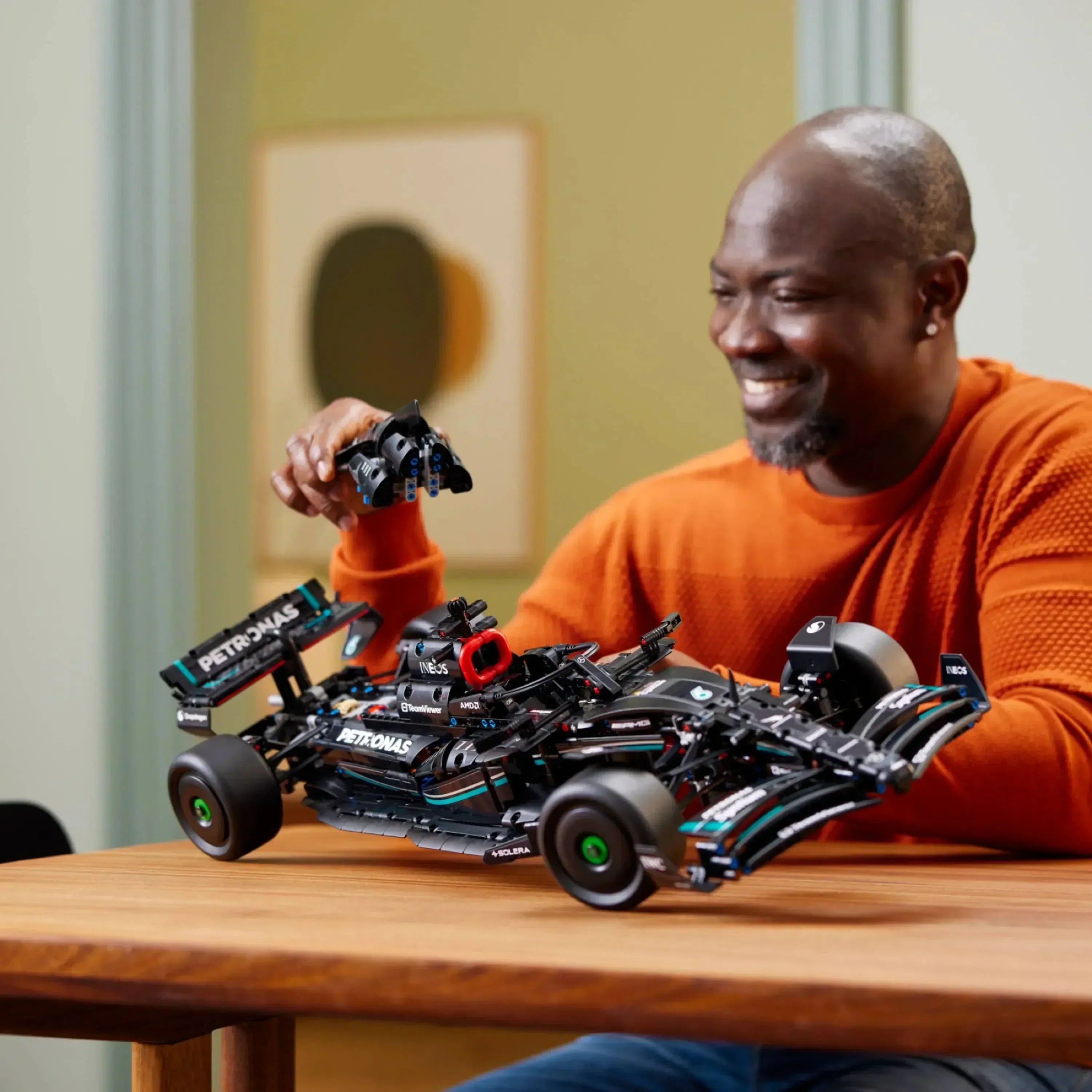 Mercedes-AMG F1 W14 (1642 Piezas) –  Coche del Campeón Lewis Hamilton