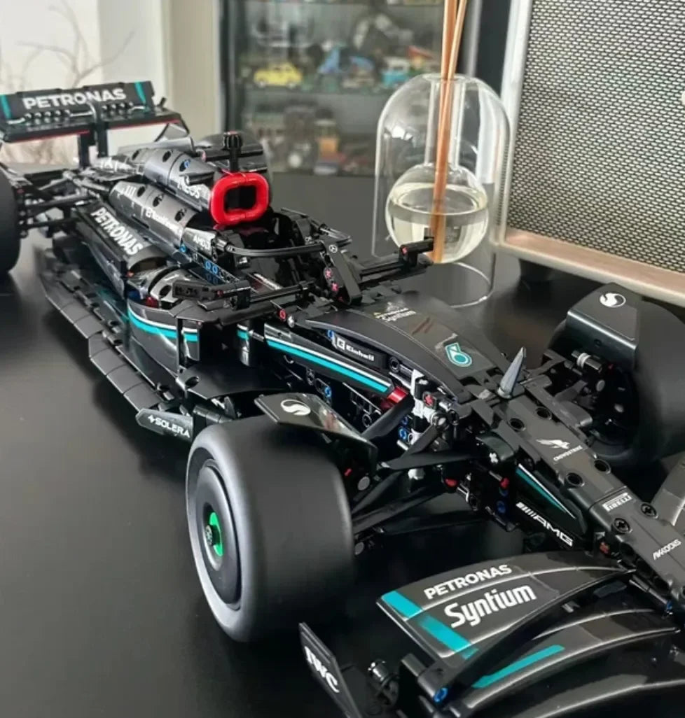 Mercedes-AMG F1 W14 (1642 Piezas) –  Coche del Campeón Lewis Hamilton