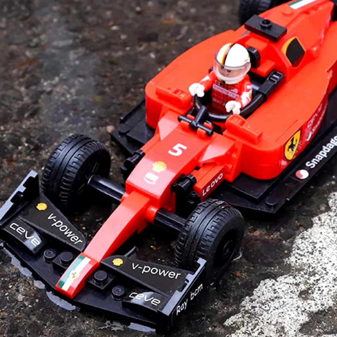Cuatro miniaturas de Fórmula 1 + cuatro pilotos (Ferrari SF90, McLaren, Force India VJM10, Red Bull RB16B)