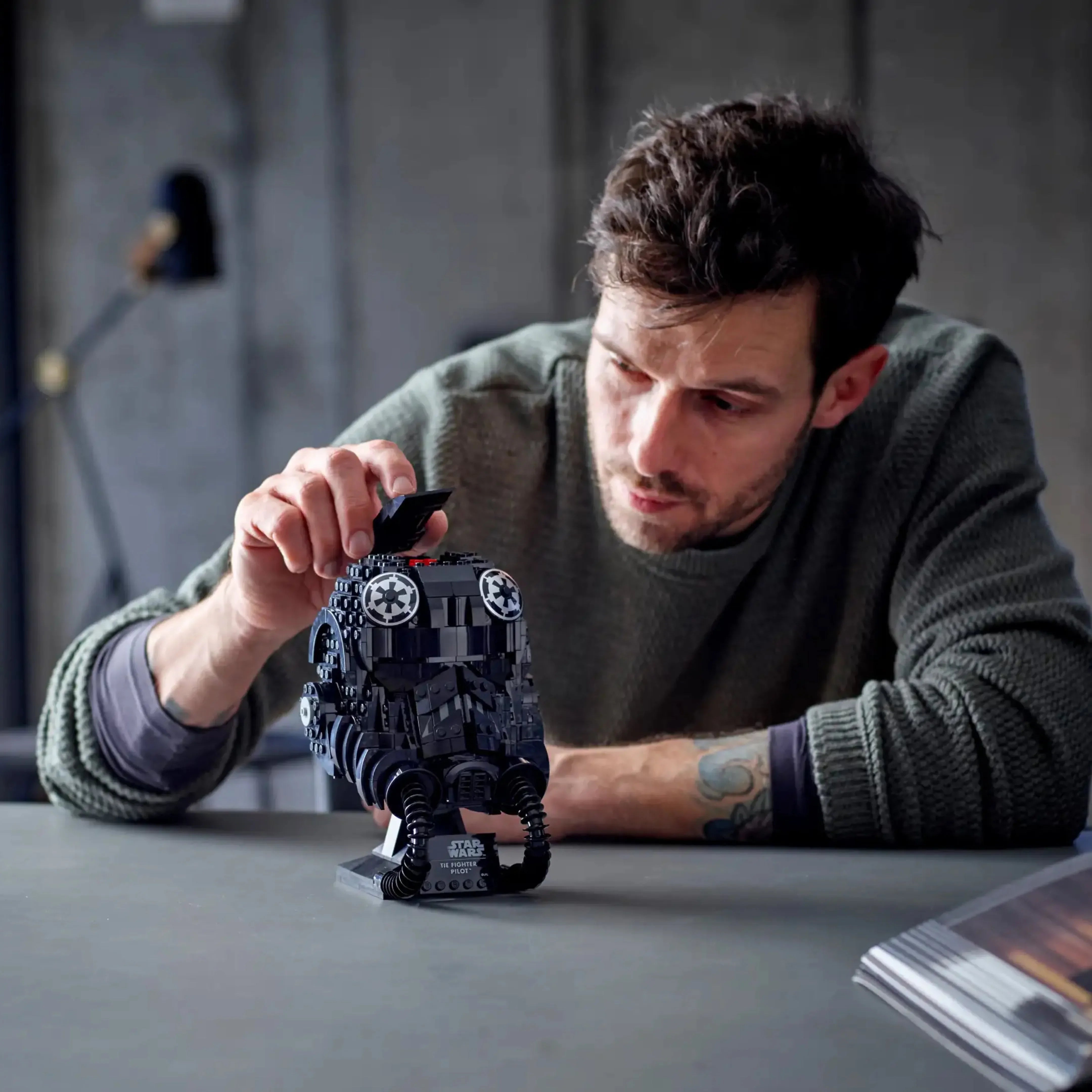 Casco de piloto de caza TIE (724 piezas) - Kit de Bloques de Construcción