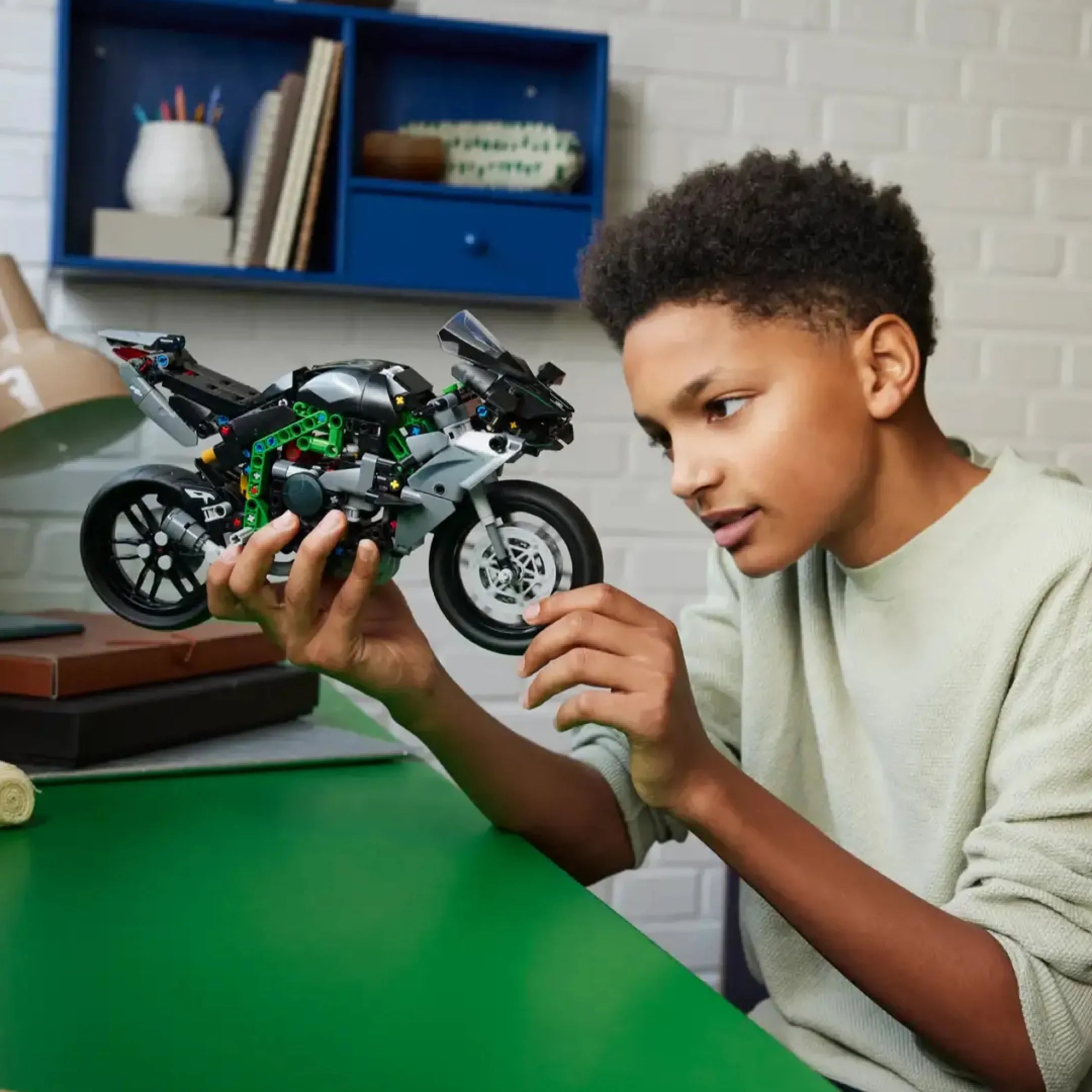 Kawasaki Ninja H2R (643 piezas) - Kit de Bloques de Construcción