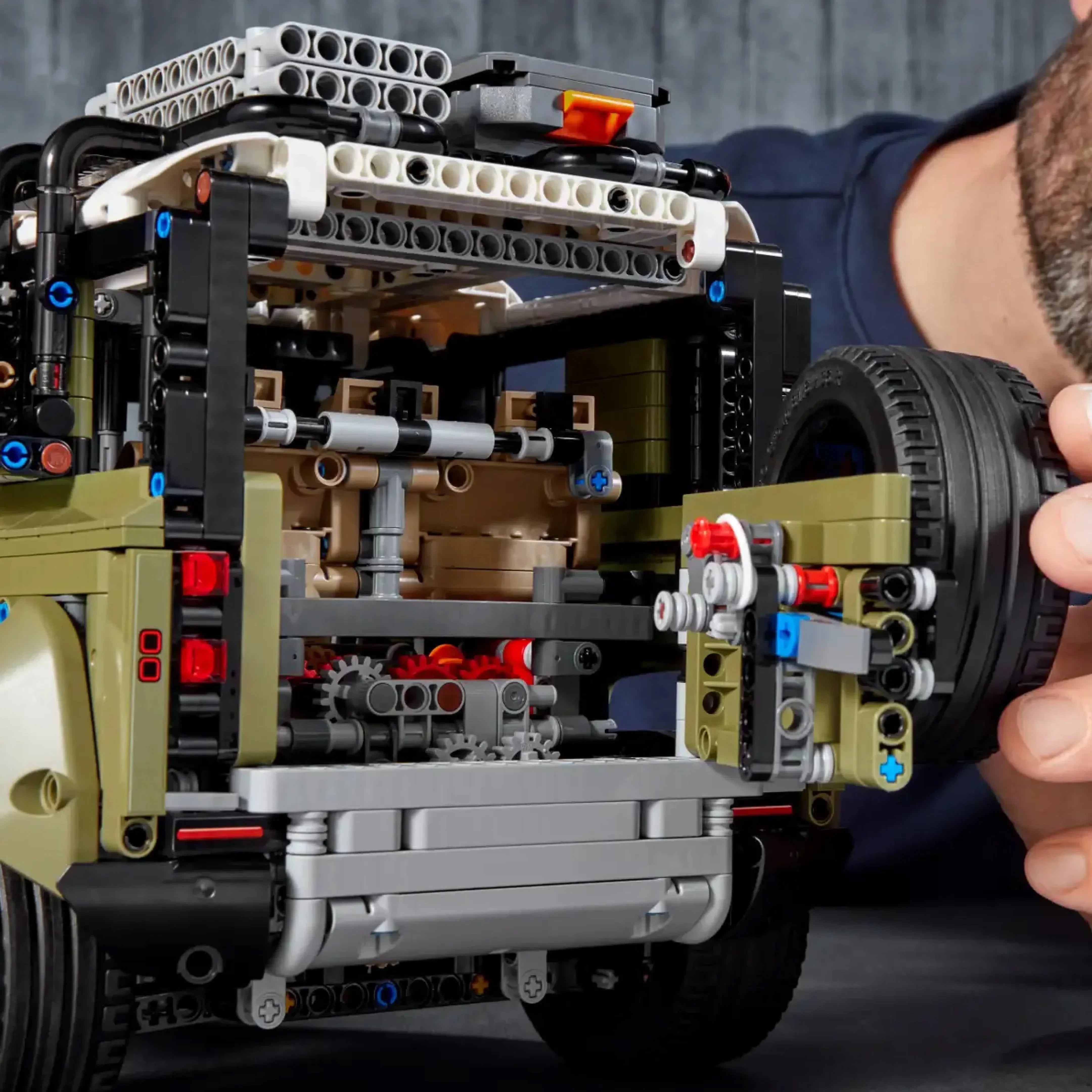 (69% de descuento) Land Rover Defender (2573 piezas)