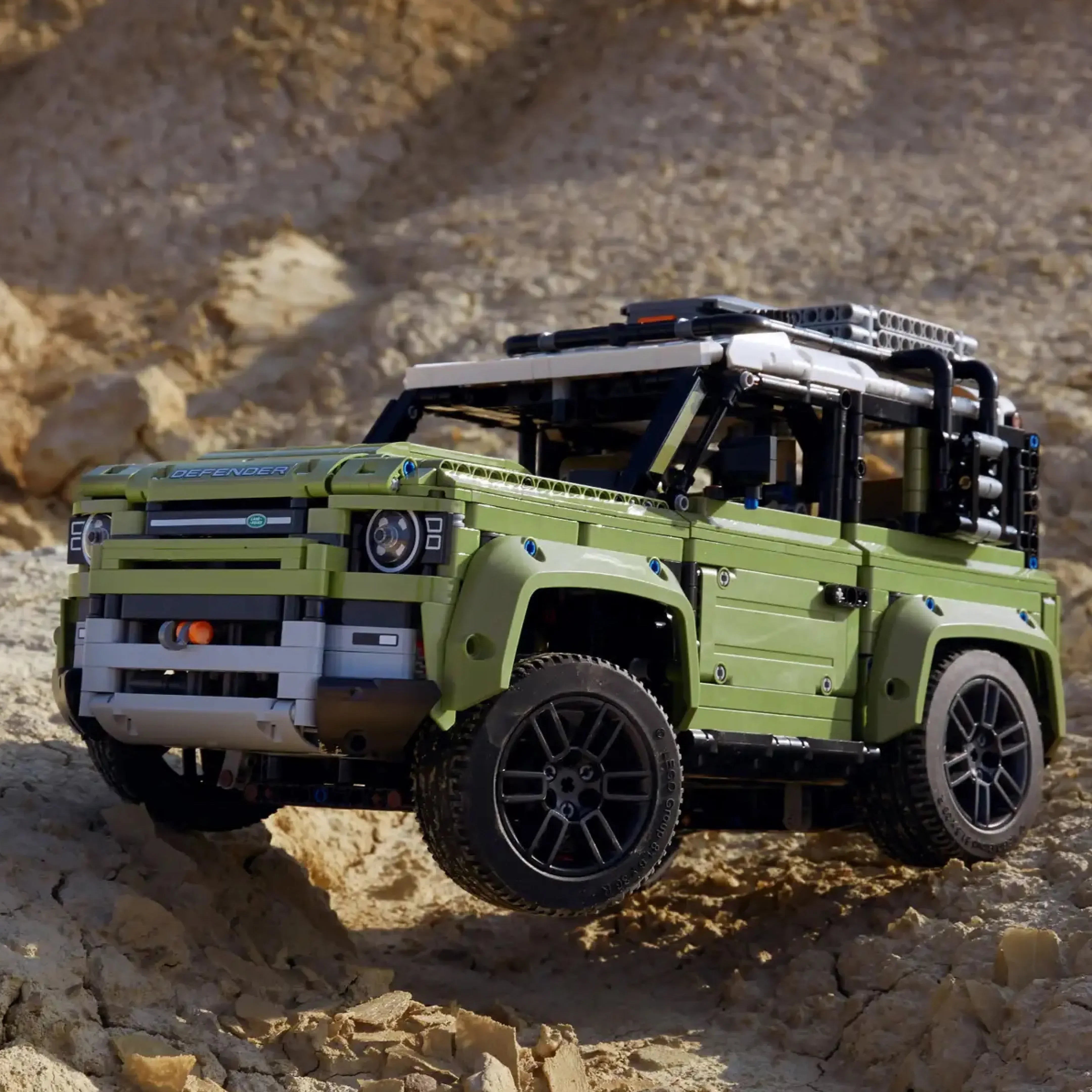 (69% de descuento) Land Rover Defender (2573 piezas)