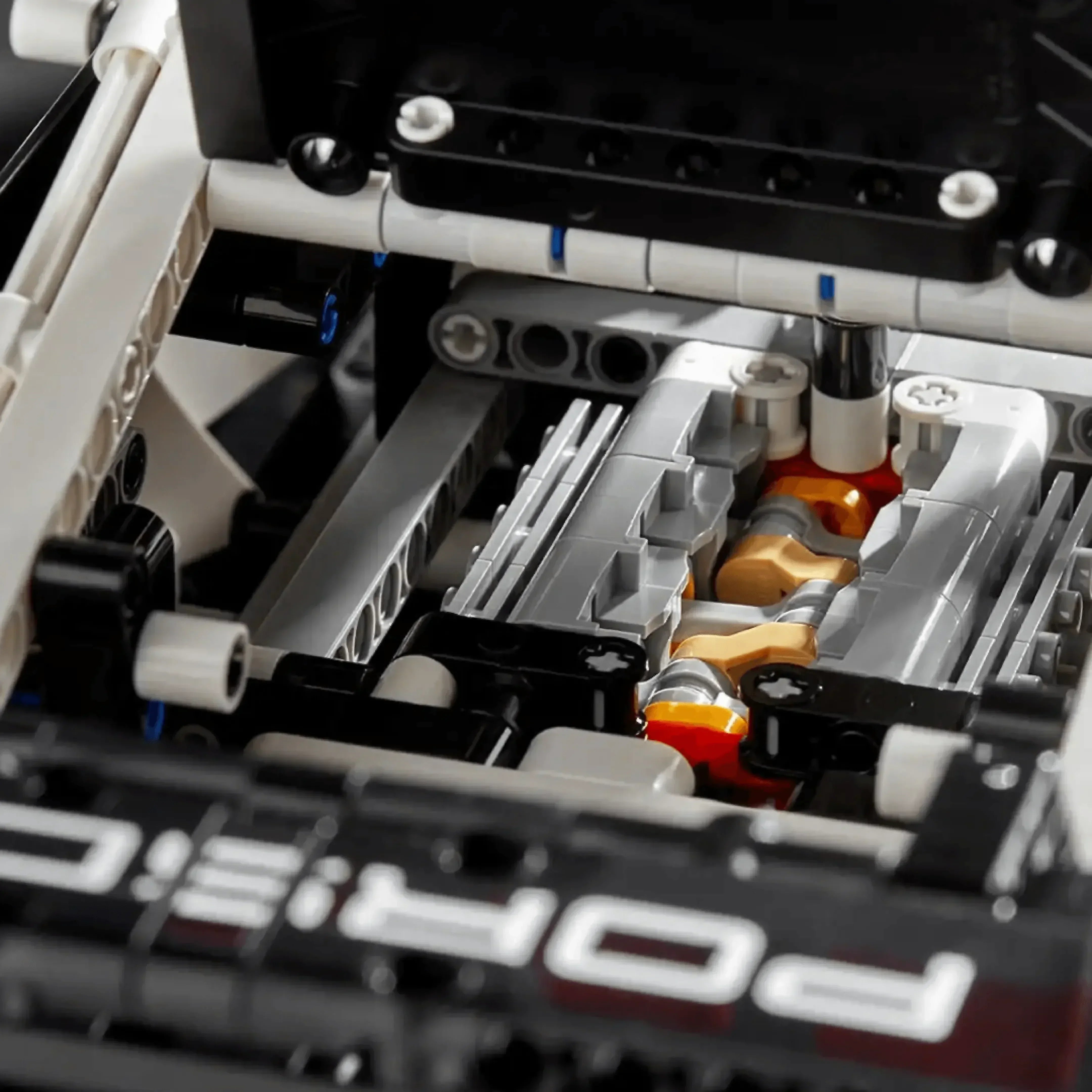 Compra el Porsche 911 RSR y ¡llévate gratis un motor eléctrico o un kit de iluminación!