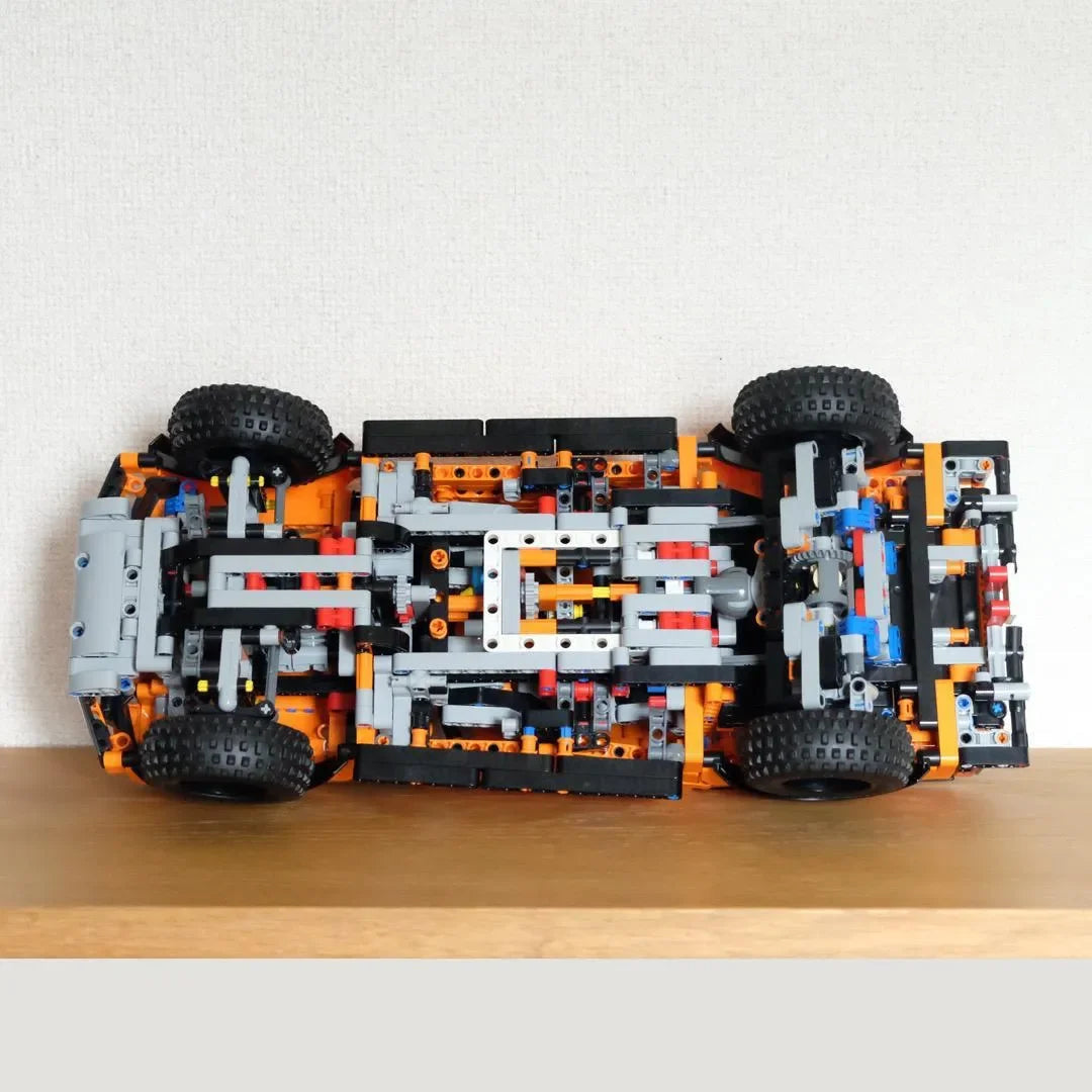 Ford Raptor F-150 (1379 piezas) con mecánica real y motor V6