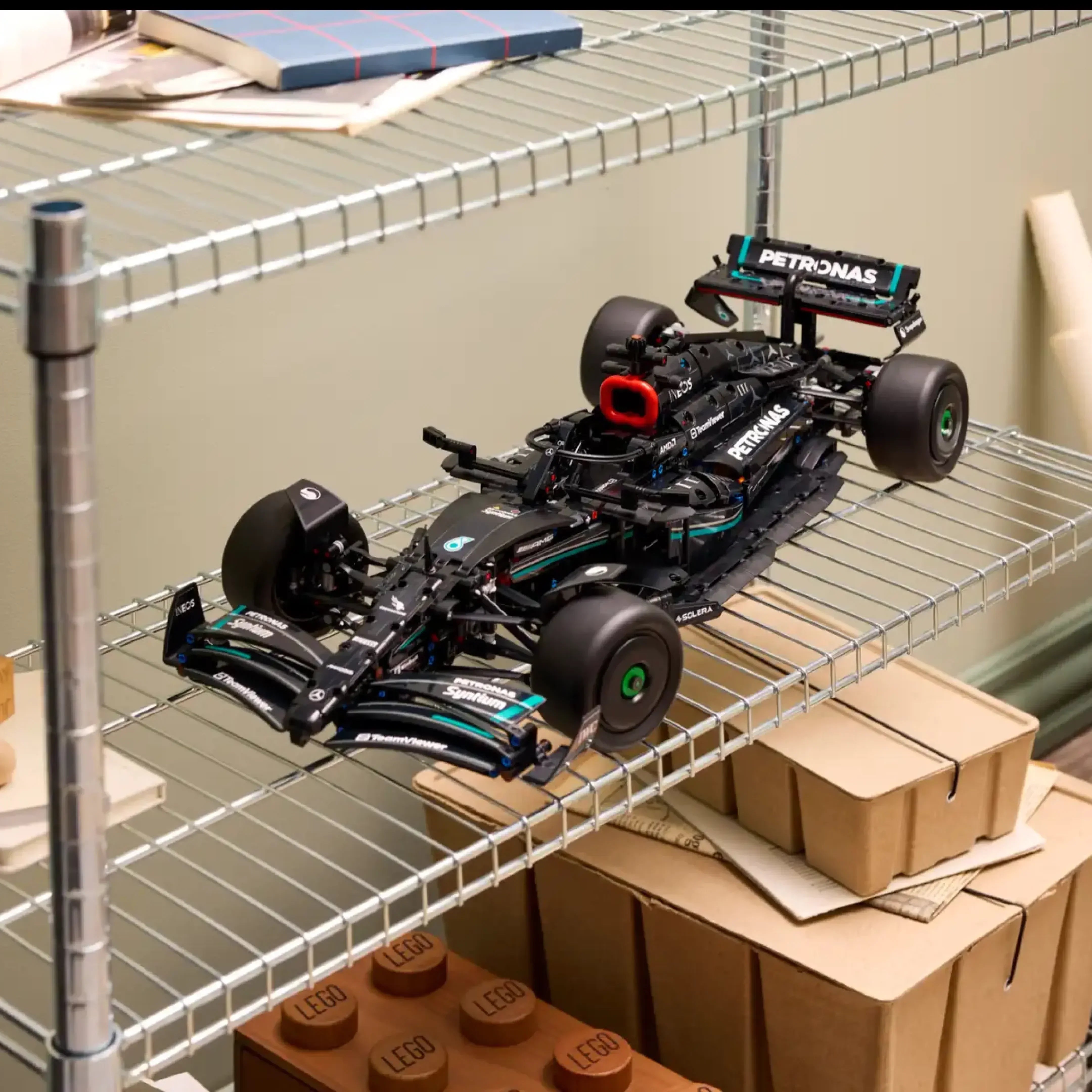 Mercedes-AMG F1 W14 (1642 Piezas) –  Coche del Campeón Lewis Hamilton