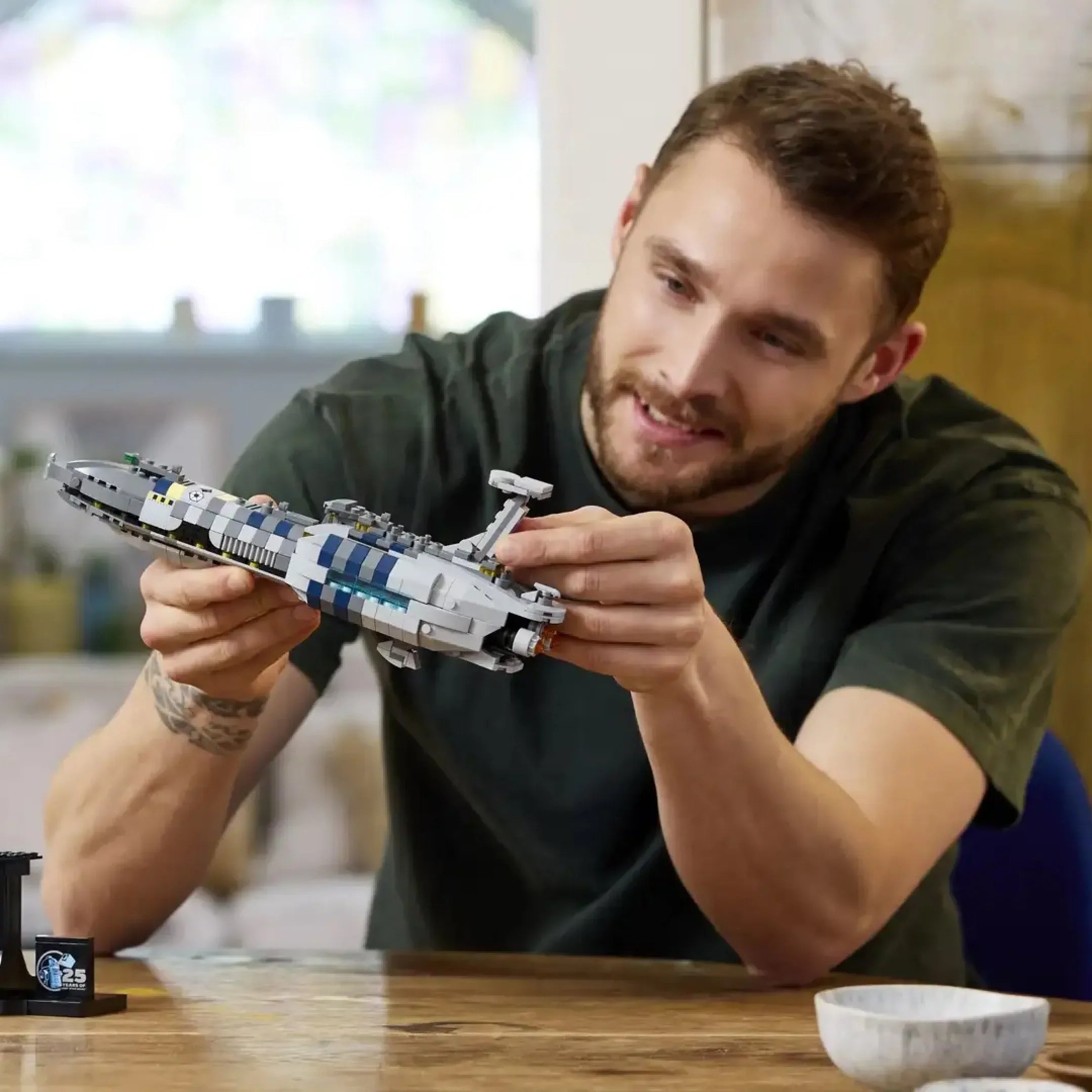 Mano Invisible (557 piezas)