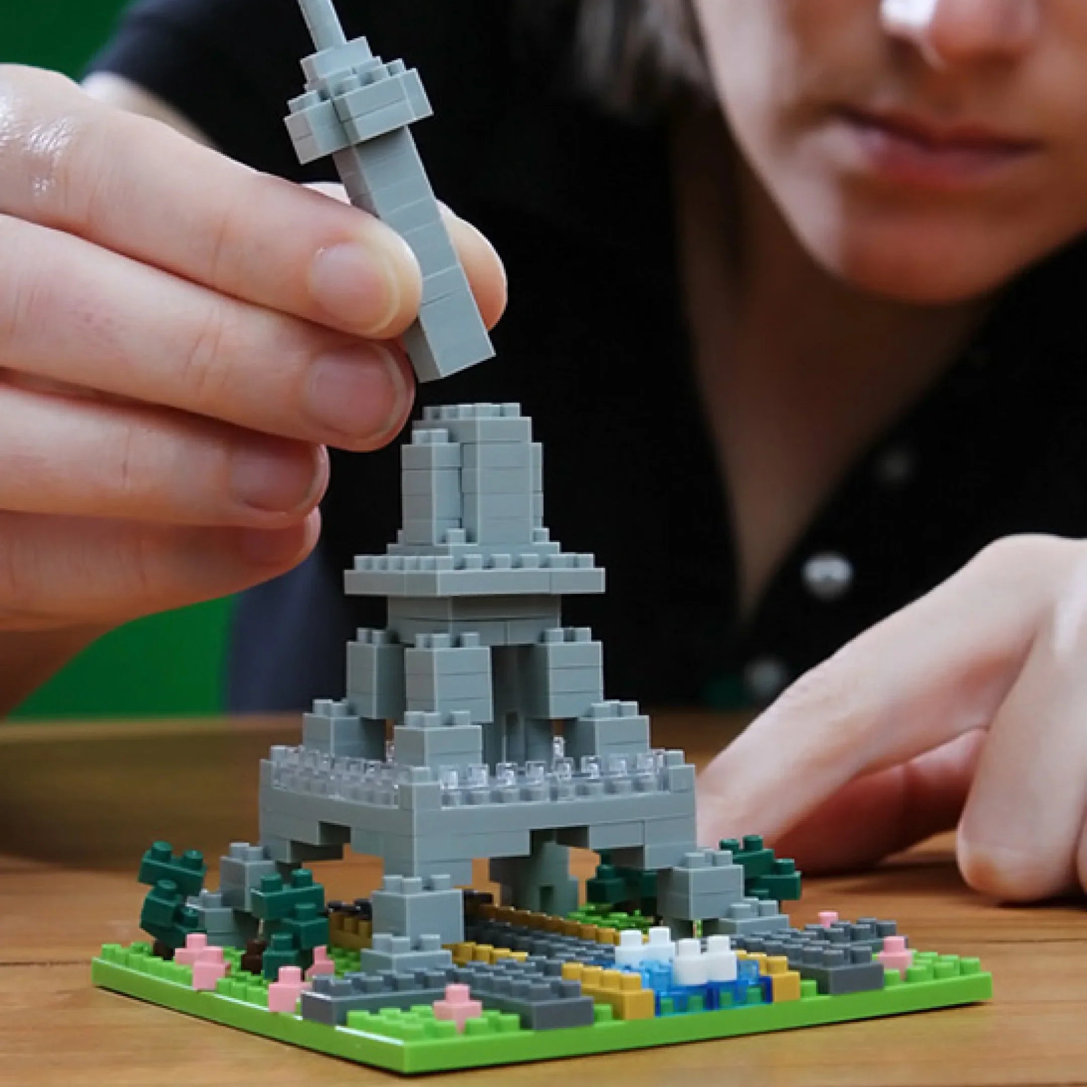 Torre Eiffel (200 micropiezas) - Kit de Bloques de Construcción