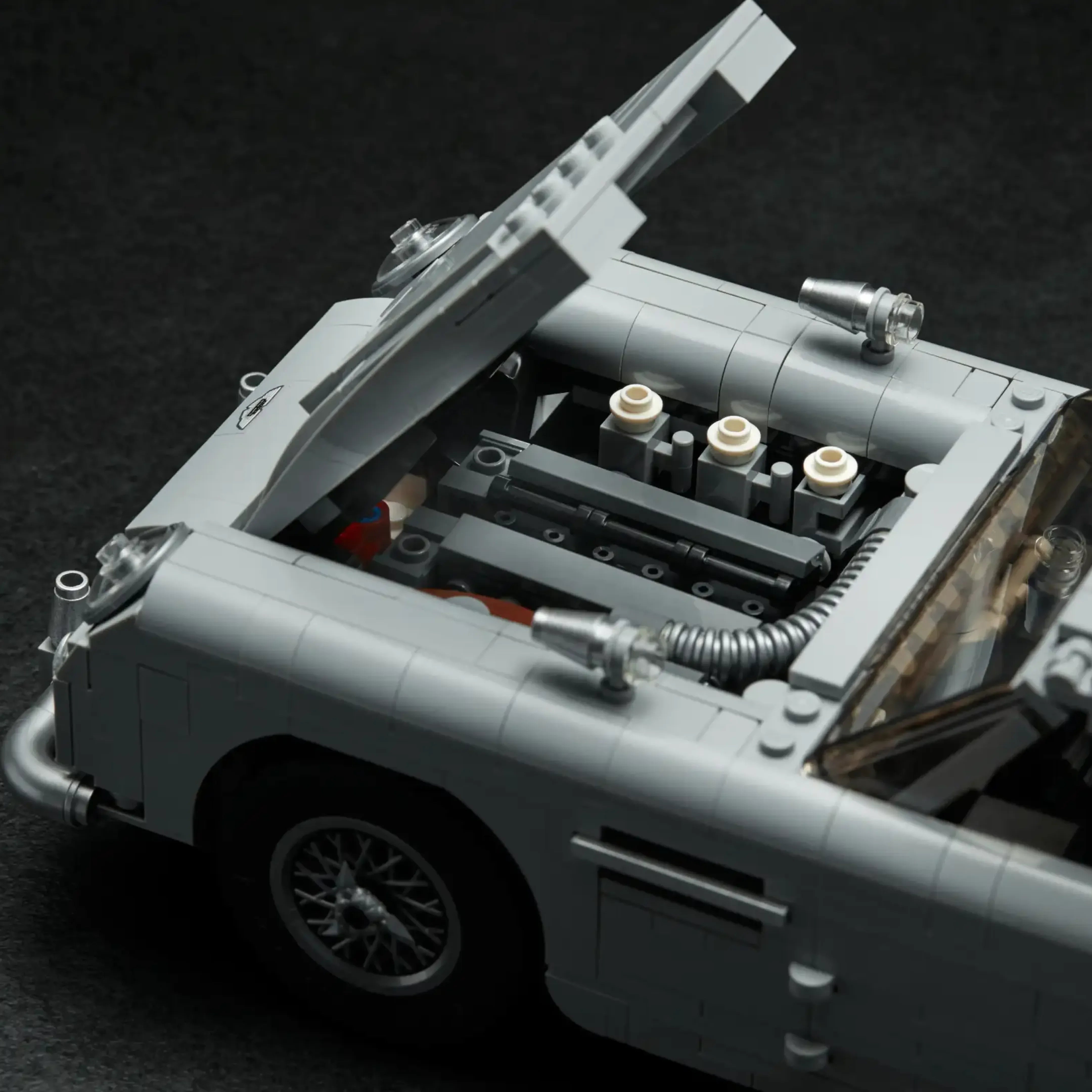 James Bond "007" Aston Martin DB5 (1295 piezas)