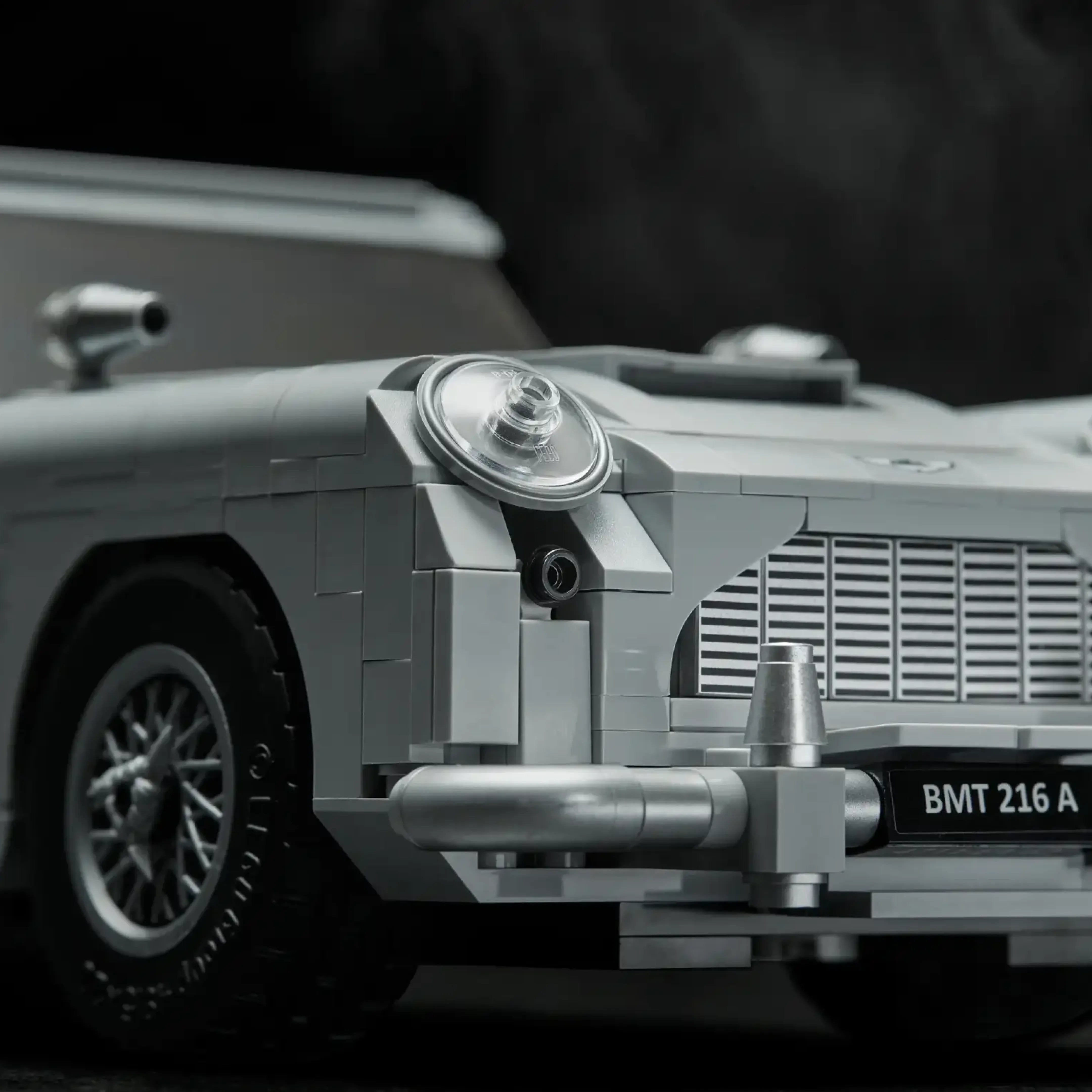 James Bond "007" Aston Martin DB5 (1295 piezas)