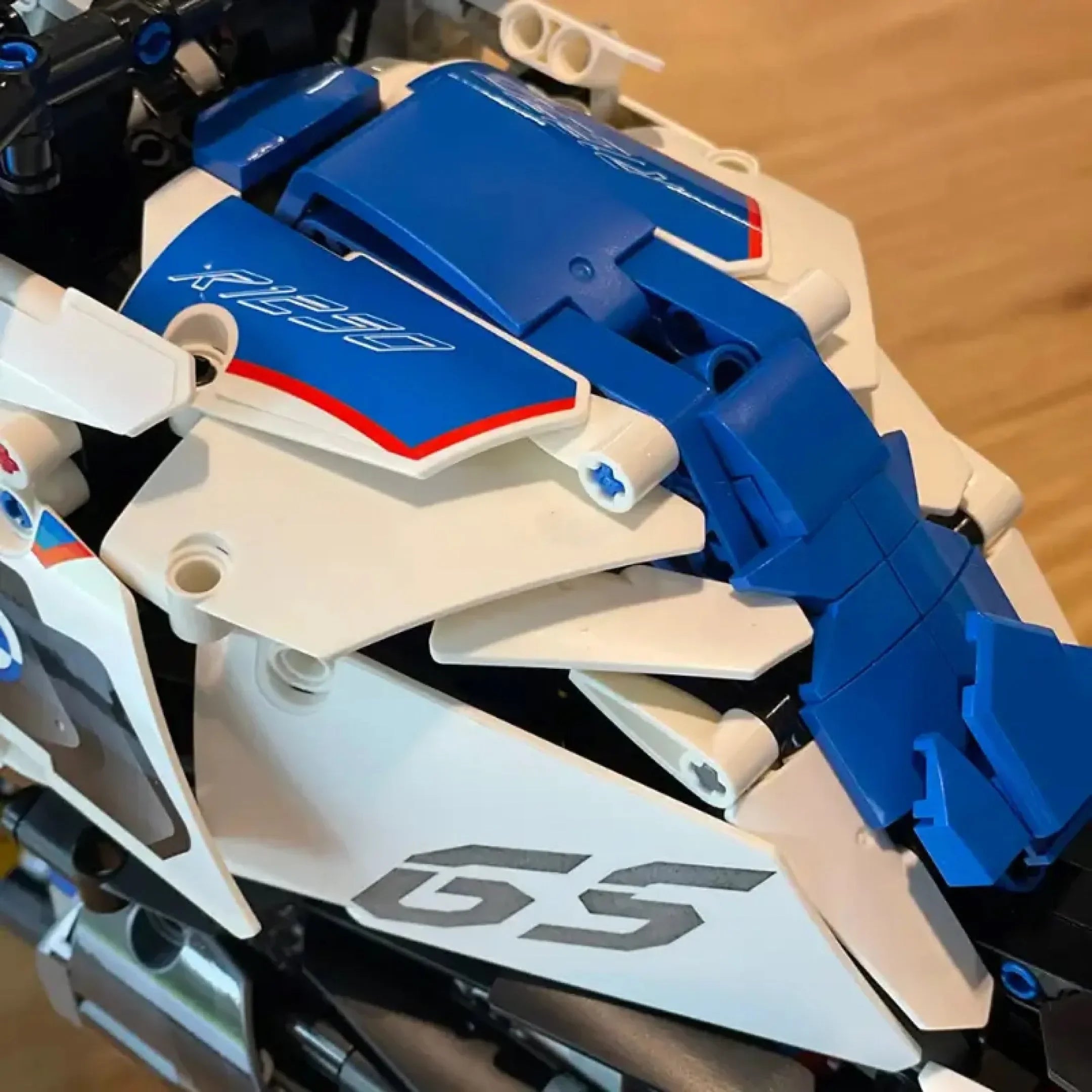 BMW R1250 GS (2396 piezas)